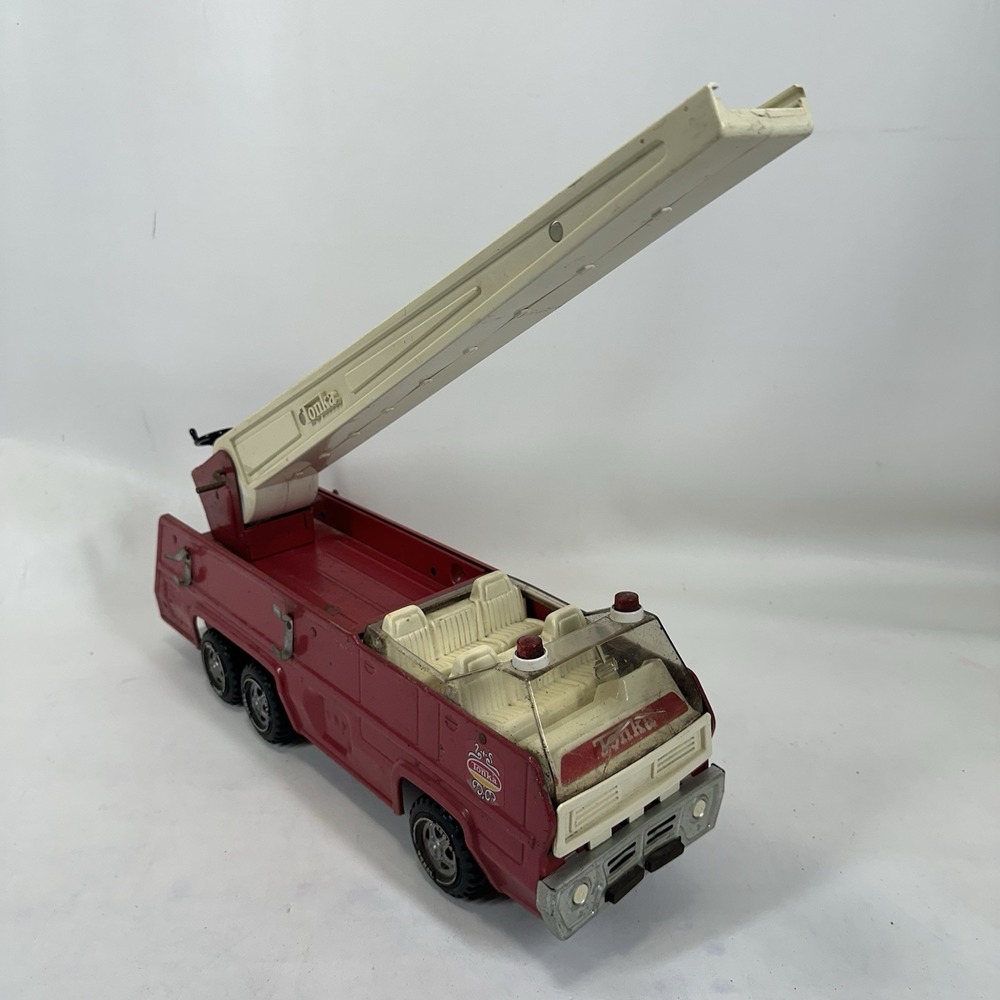 TONKA FIRE TRUCK WITH AERIAL LADDER R-995 PRESSED STEEL VINTAGE 1970'S